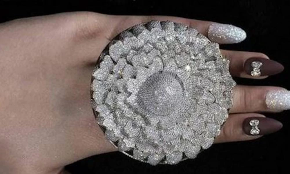 Δαχτυλίδι με 12.638 διαμάντια "έσπασε" το ρεκόρ Γκίνες!